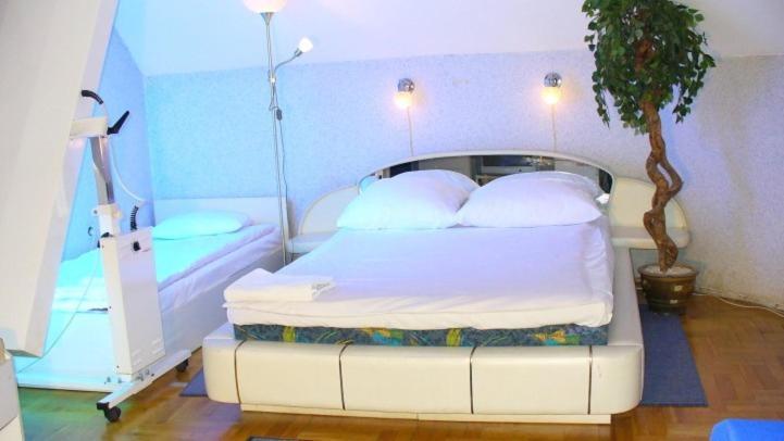 Park Hotel Myslenice ภายนอก รูปภาพ